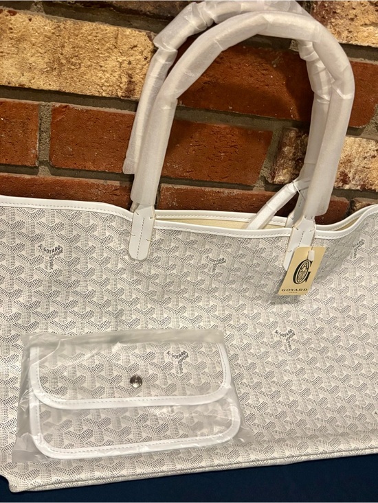 Goyard Handbags - Goyard White & Ivory Saint Louis-Style Tote with Pouch
